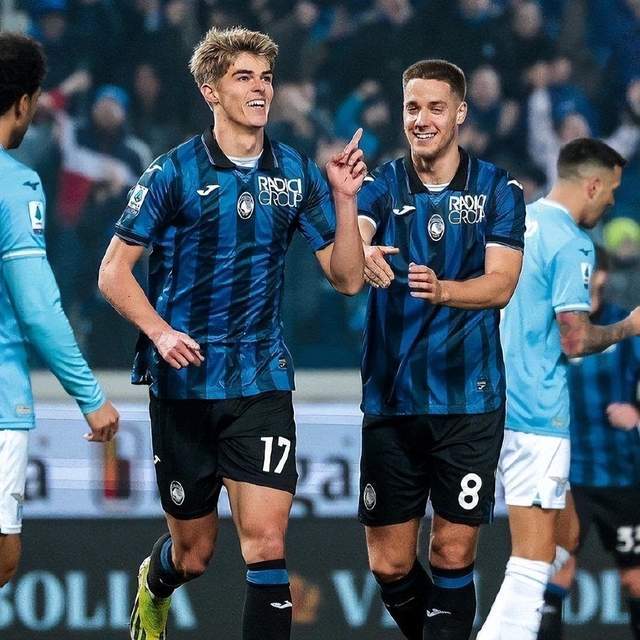 聚集在赛场 聚集在赛场