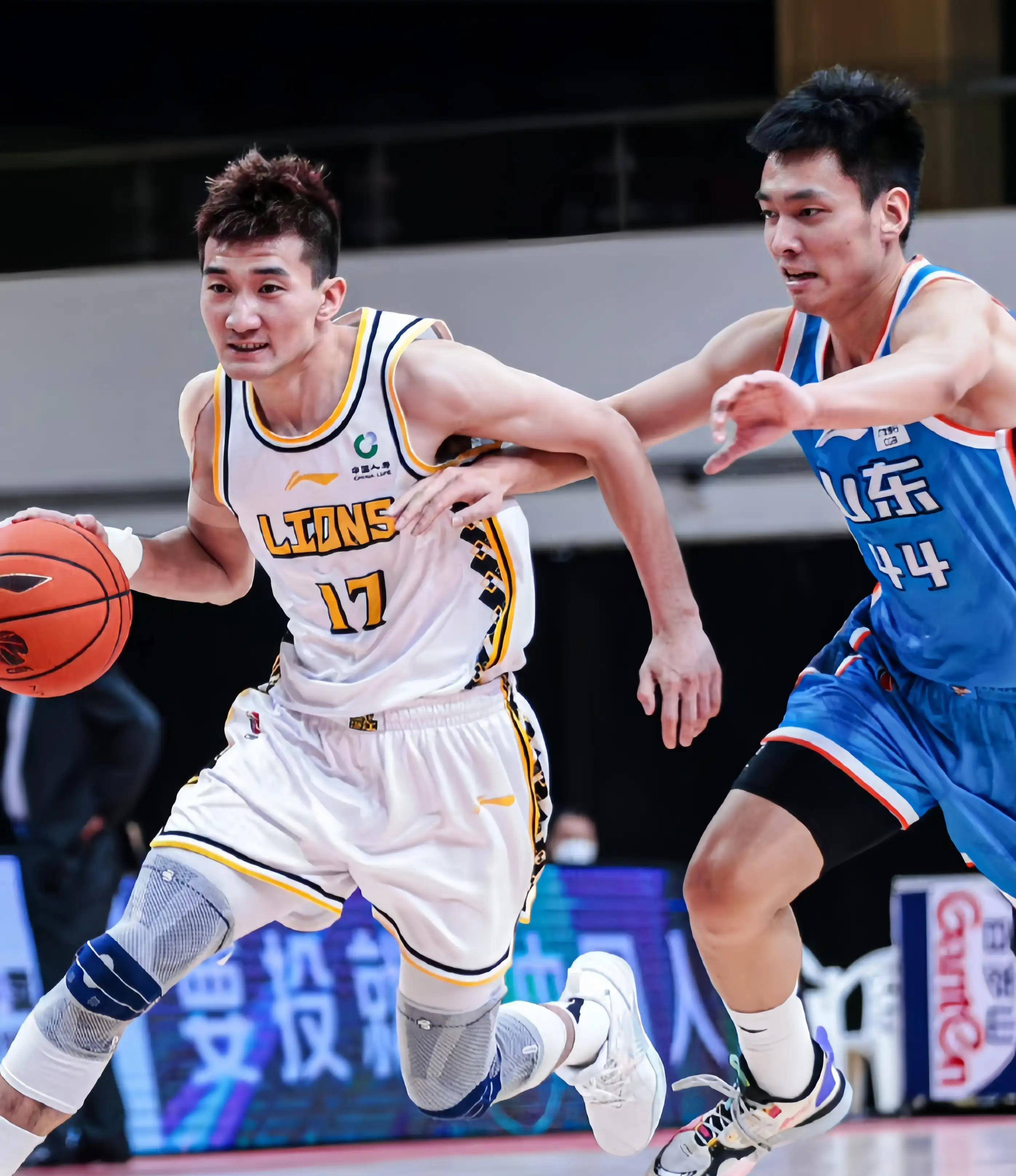 中显示出领 中显示出领